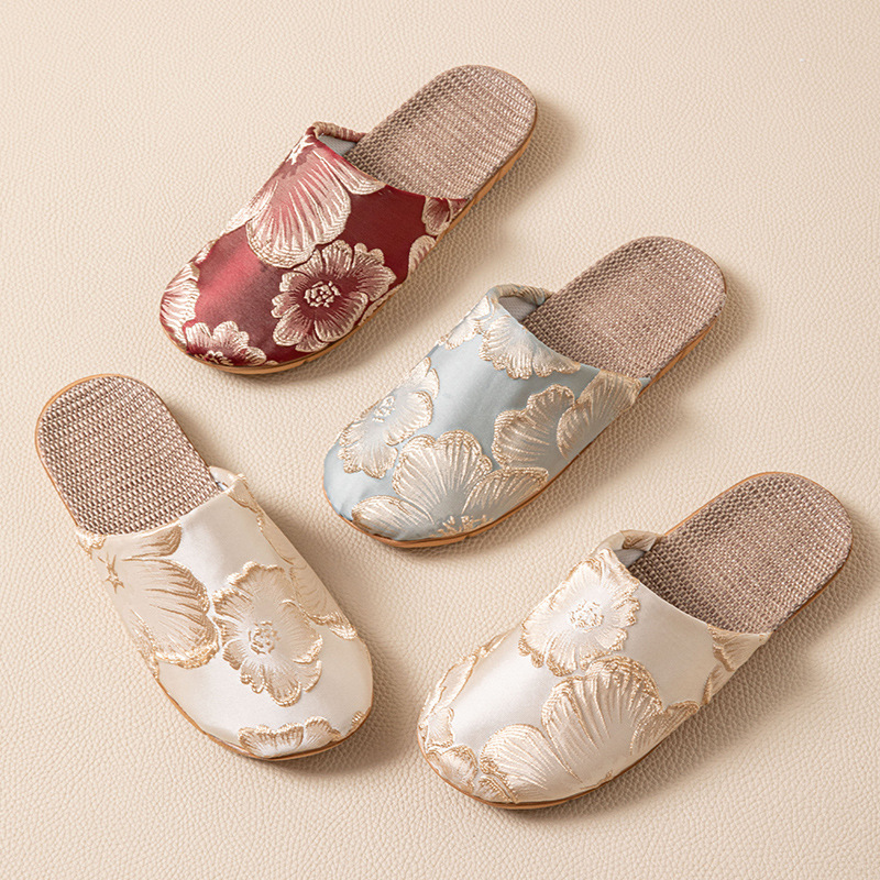 Women Shoes Mules - シルクエレガントミュールスリッパ女性用ホームフローラルリネンサマーシューズレディースサイレントインドアスライドユニセックスカップル軽量滑り止め