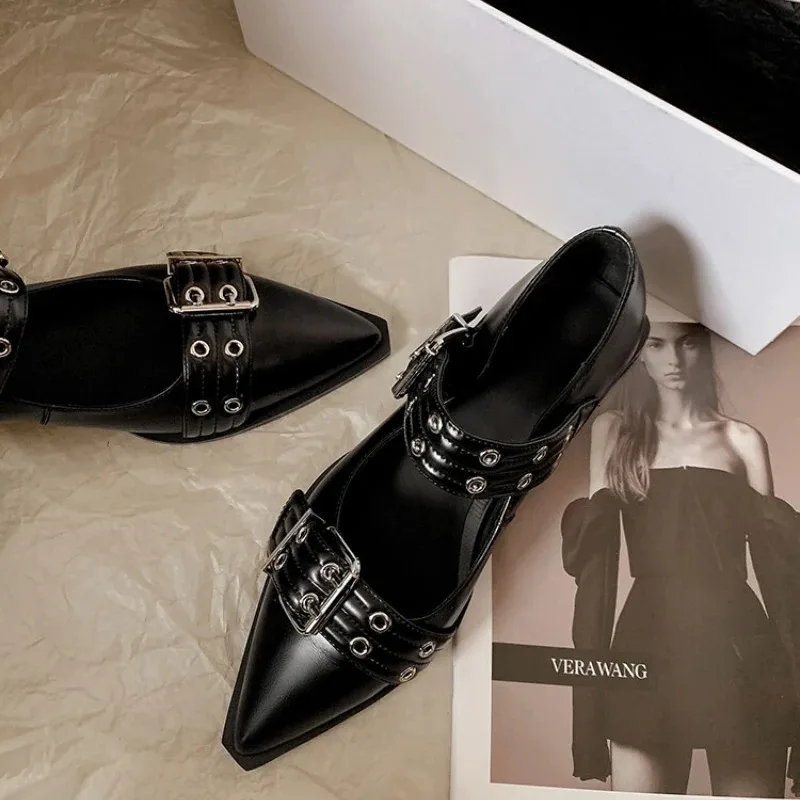 Women Shoes Mules - 女性の靴デザイナーの高級ローヒールパンプスバックルファッションレディースフラット靴ミュールスリングバックポインテッドトゥカジュアルプラットフォームサンダル