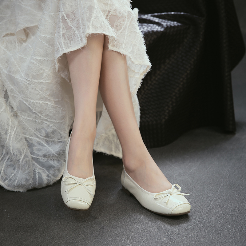 本物の革ラウンドトゥローヒール浅い春夏秋の靴バタフライノット - Women Shoes Japanese Brand のレビューと価格