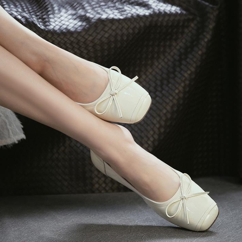 本物の革ラウンドトゥローヒール浅い春夏秋の靴バタフライノット - Women Shoes Japanese Brand のレビューと価格