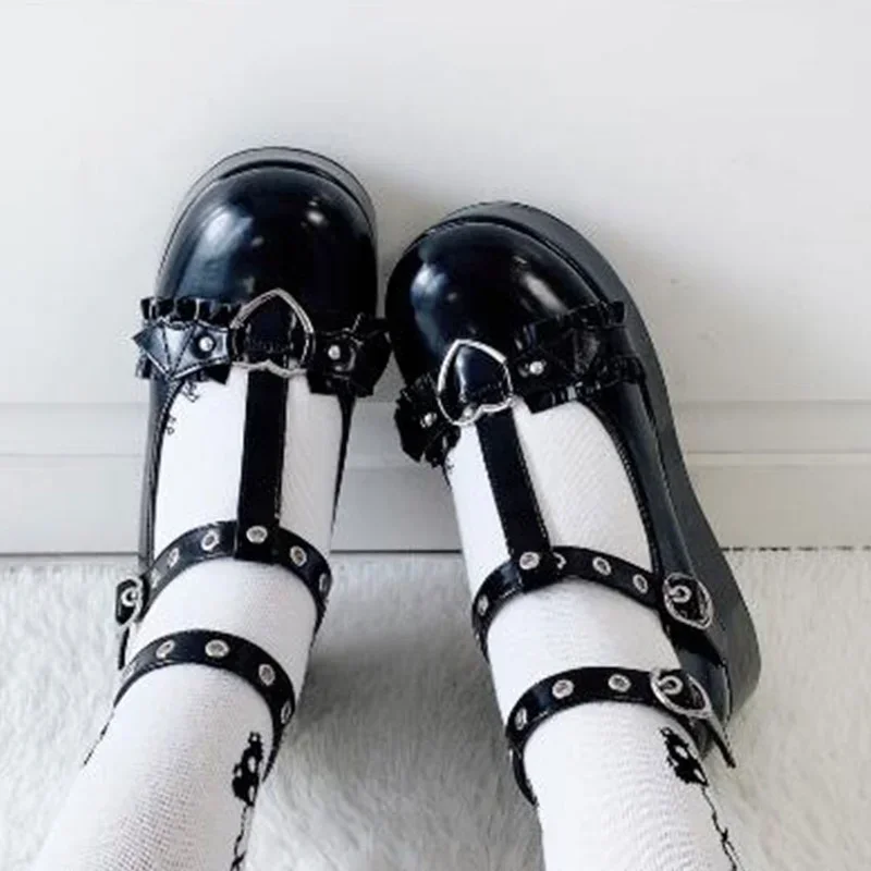 女の子のためのハート型のバックル付きプラットフォームシューズ - Women Shoes Japanese Brand のレビューと価格