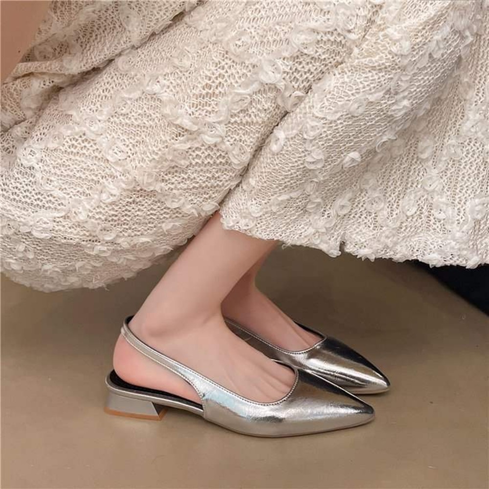 夏の新作ファッション、アウトドアにも使える万能なポインテッド - Women Shoes Mules のレビューと価格